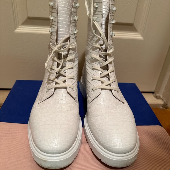 Stuart Weitzman Mckenzee mini croc print in white - Picture 8 of 9